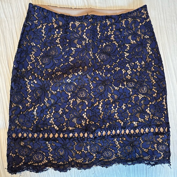 Jupe A-Line En Dentelle Noire Et Nude TOME Taille 8 - Longueur Sous Le Genou, Neuf Avec étiquettes